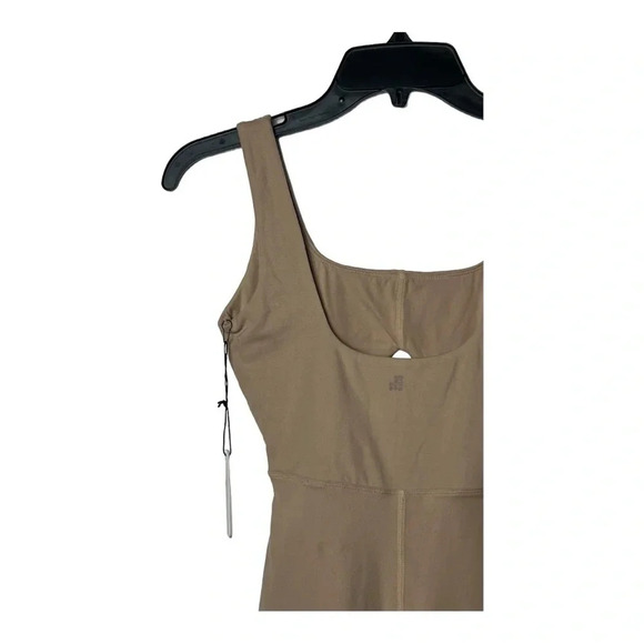 1565. WEWOREWHAT SLEEVELESS CUTOUT BODYSUIT WITH SHORT KEYHOLE IN FRONT BEIGE - Picture 9 of 10